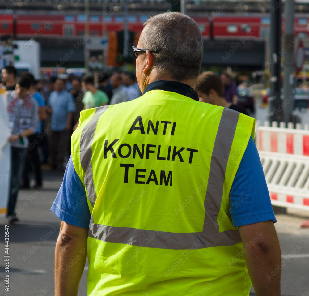 Employee anti-conflict teams to demonstrate. Employee anti-conflict teams to demonstrate.