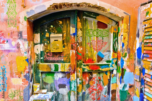 Foto colourful windows and wall in Liguria village