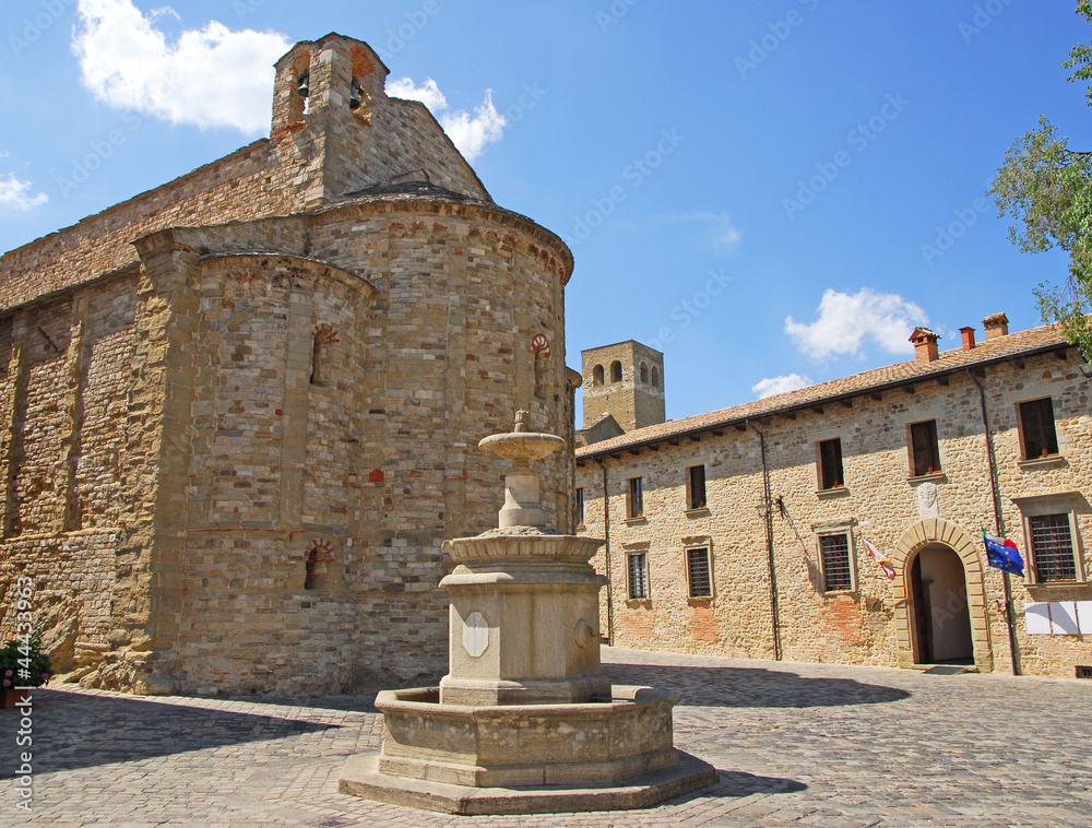 Romagna Apennines, San-Leo village antique water well