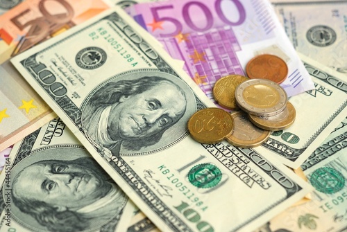 Obraz na płótnie Dollar and Euro bank note money background w salonie