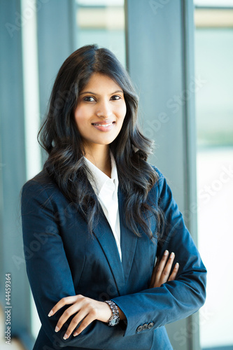 Fotografie attractive female white collar worker in office