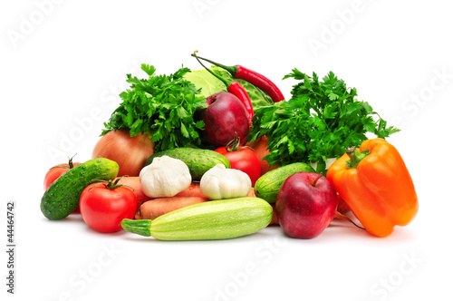 Fototapeta Naklejka Na Ścianę i Meble -  vegetables isolated on white background