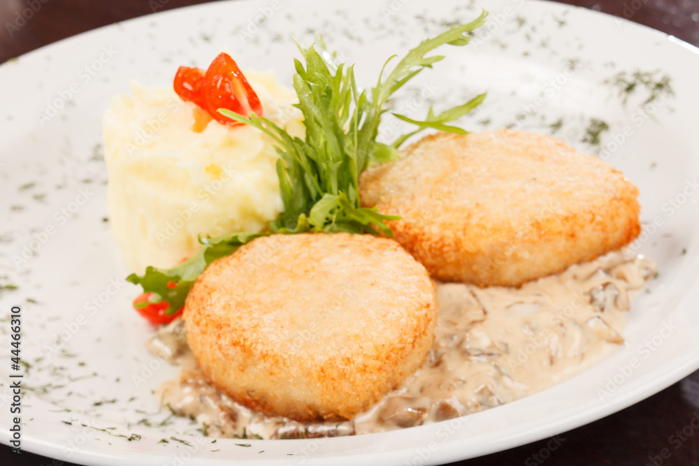 chicken cutlet with potatoes chicken cutlet with potatoes