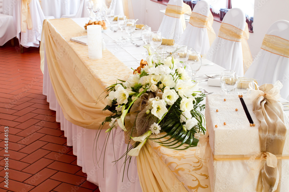 wedding table with flowers wedding table with flowers