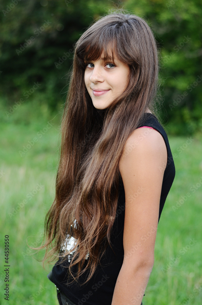 Naklejka premium Brunette teen girl on nature