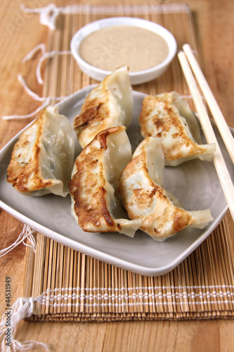 gyoza mit sesamsauce