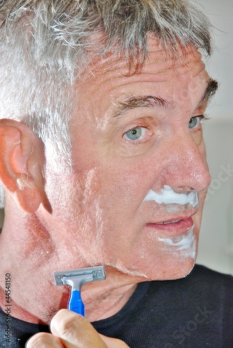 man who shaves photo