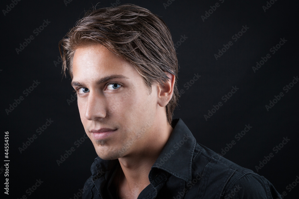 Gutaussehender Mann Gutaussehender Mann