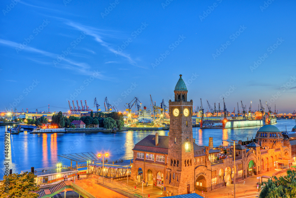 Hafen Landungsbrücken Hamburg