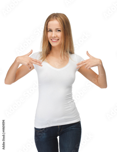 smiling teenage girl in blank white t-shirt © Syda Productions