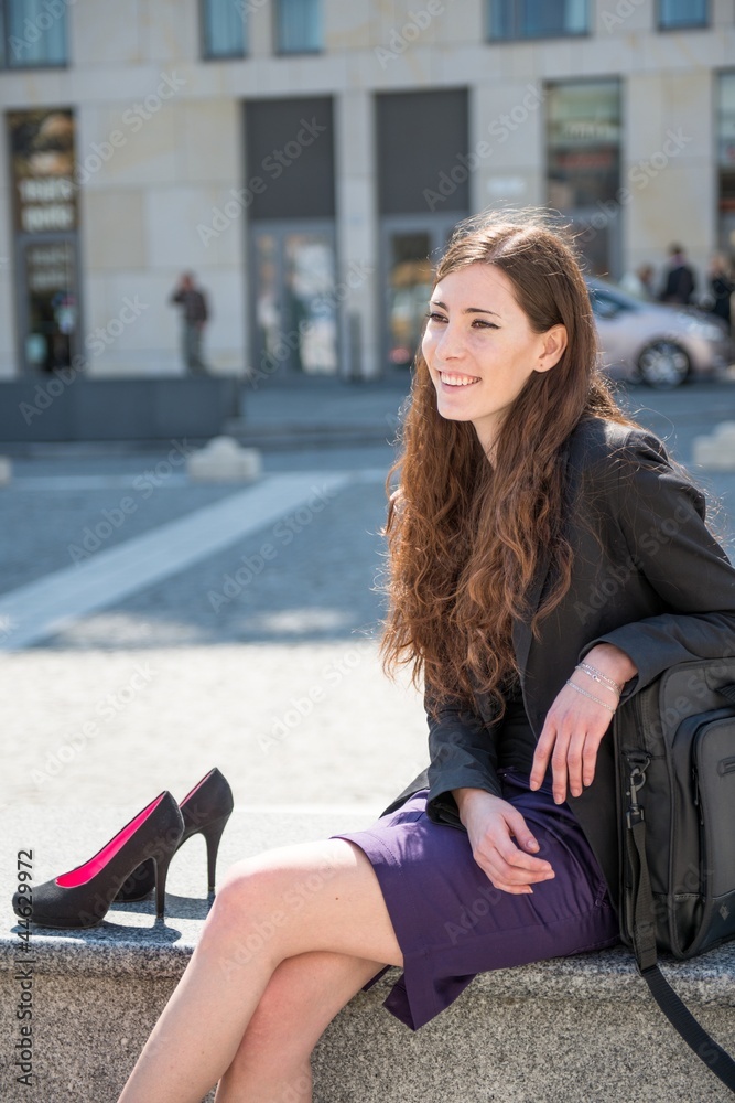 Fototapeta premium Business woman relaxing in street