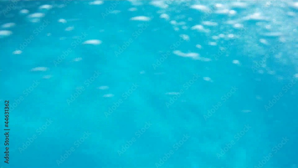 tuffo in piscina
