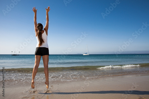 Frau beim Sport am Strand III