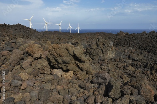 Windkrafträder bei Los Canarios- La Palma photo