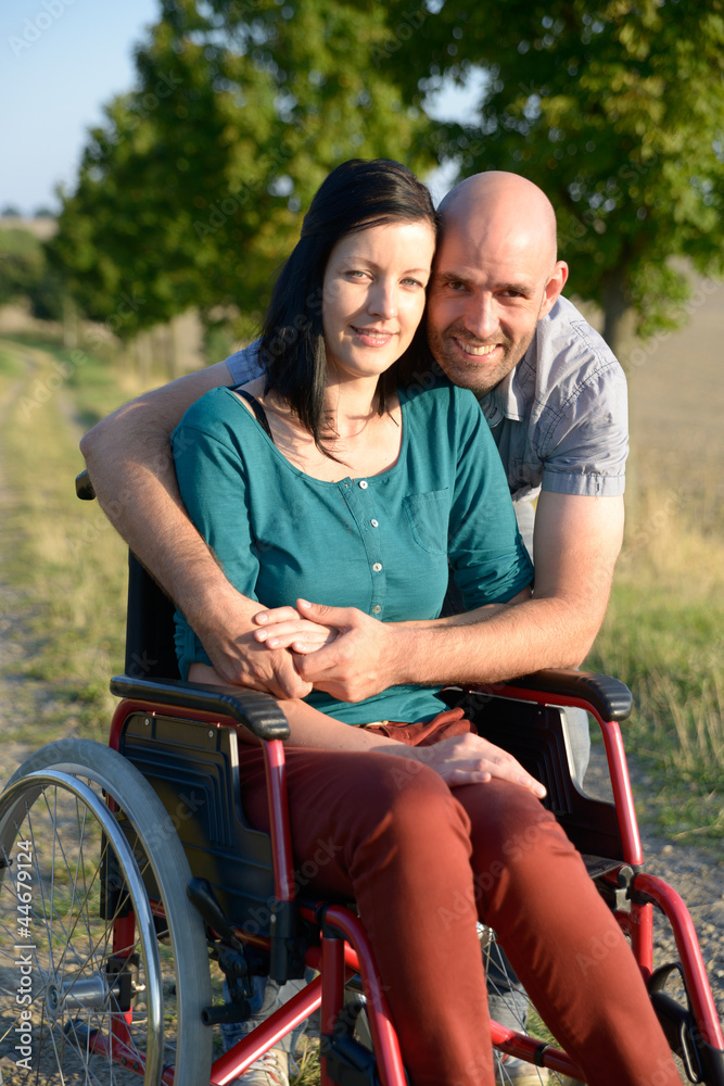 Obraz premium Mann und Frau im Rollstuhl