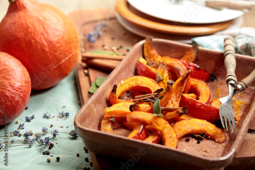 Kürbis frisch aus dem Ofen mit versch. Gewürzen