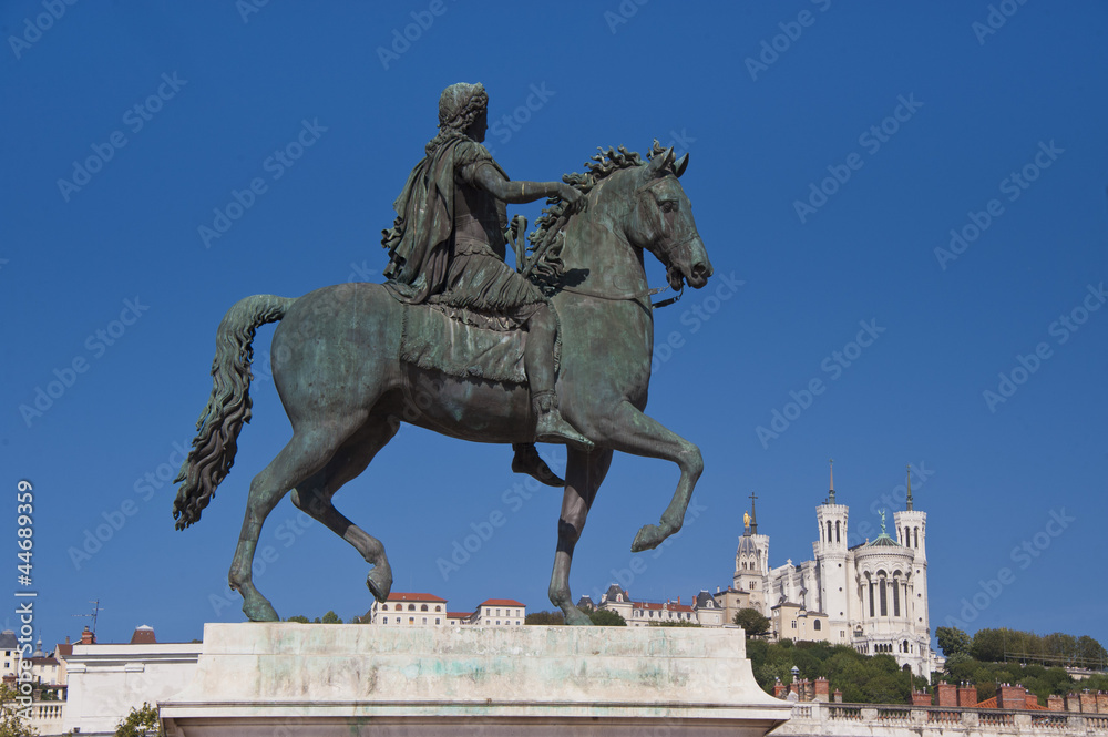 Obraz premium equestrian statue of louis xiv at place bellecour