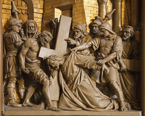 Brussels - Jesus falls under cross.
