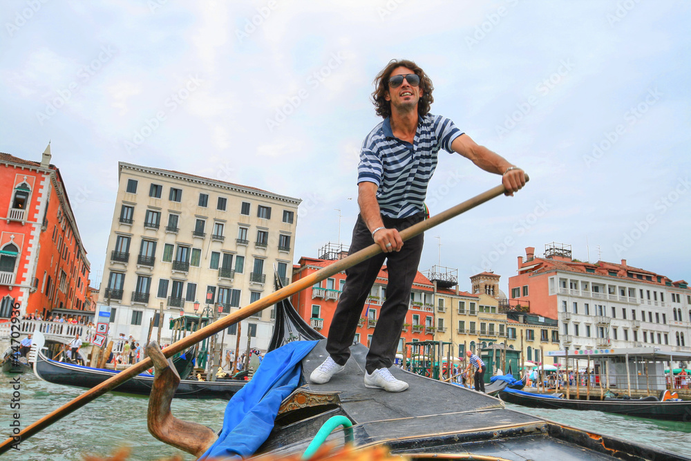 The gondolier in Venice - obrazy, fototapety, plakaty 