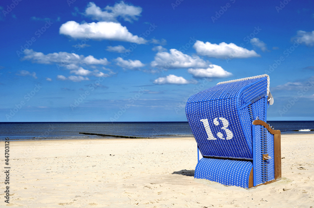 Blauer Strandkorb 13 Glückszahl Stock-Foto | Adobe Stock