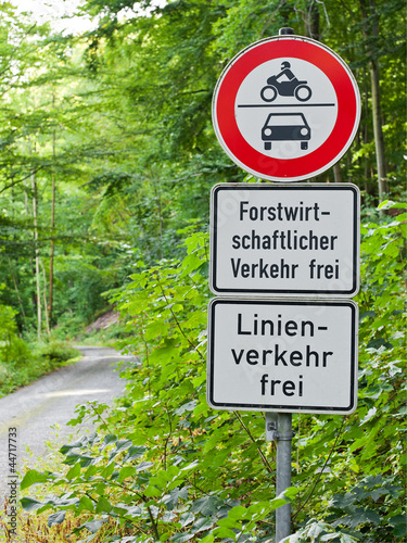 Landwirtschaftlicher Verkehr frei - Linienverkehr frei photo