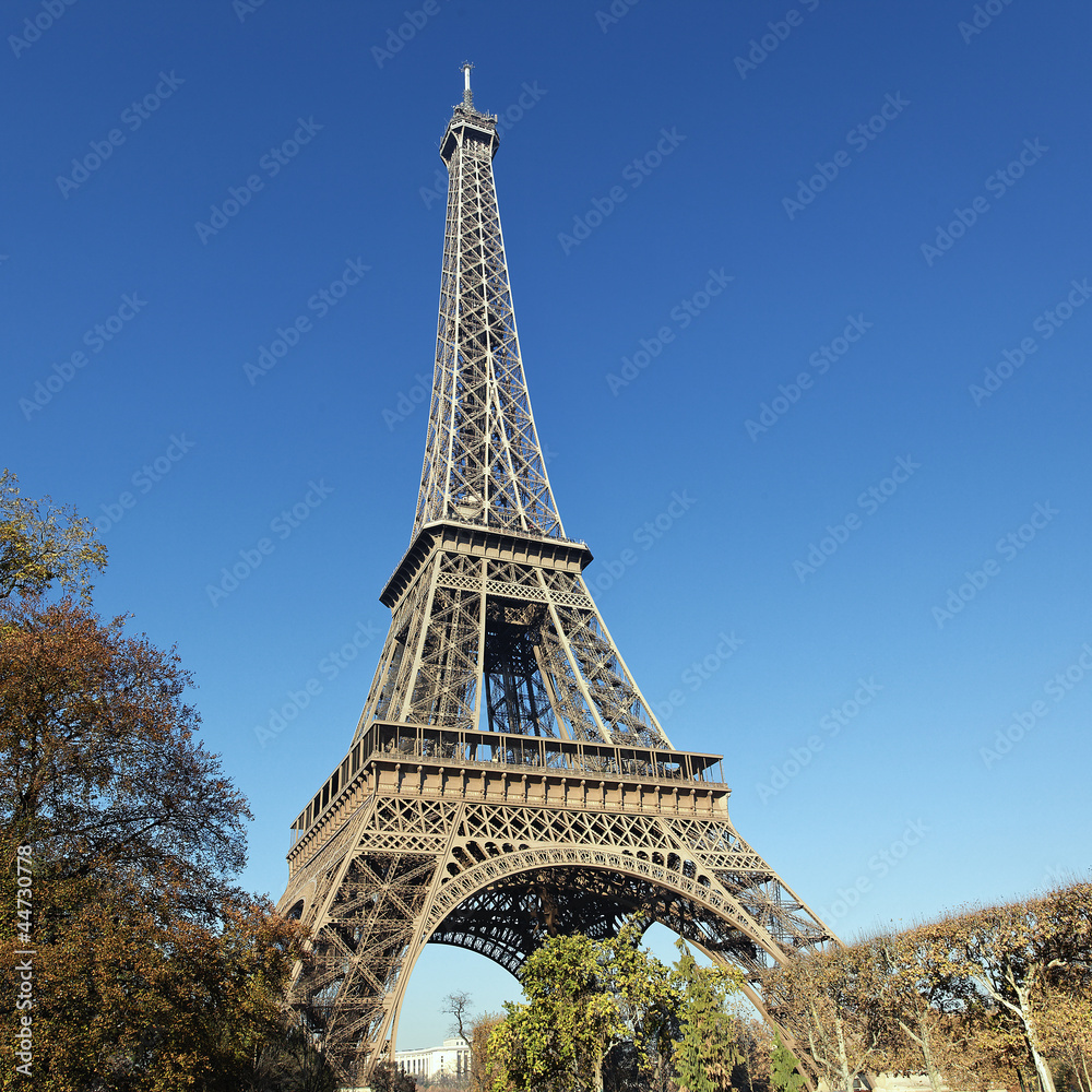Eiffel tower in autumn