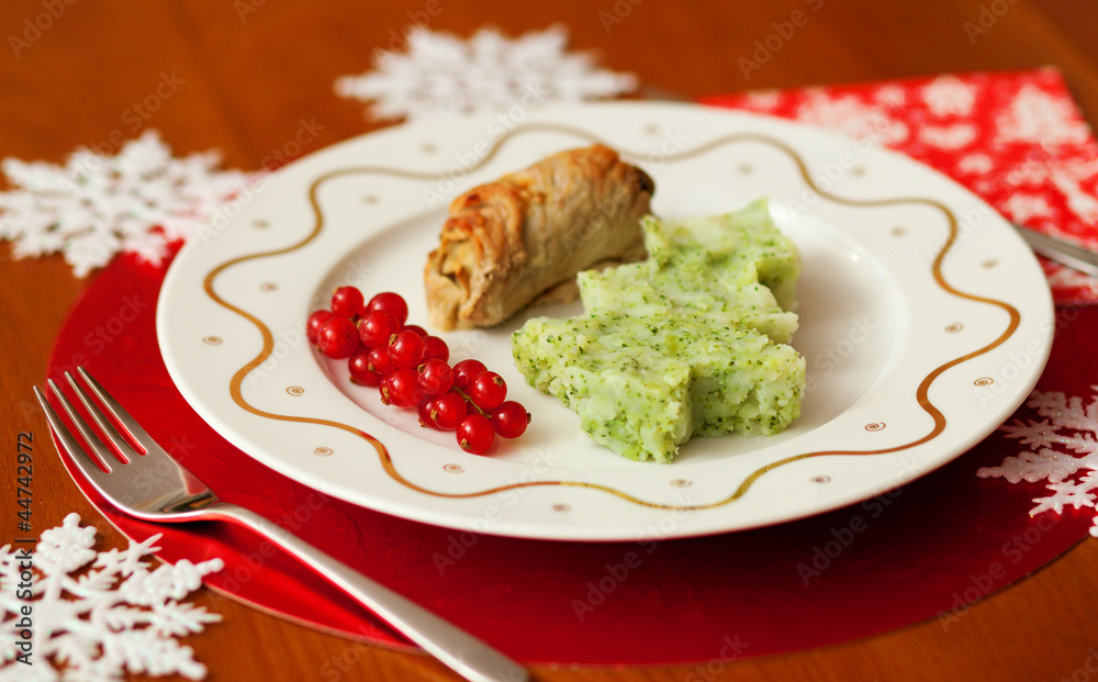 Decorated Christmas dining table with tasty veal and mashed pota Decorated Christmas dining table with tasty veal and mashed pota