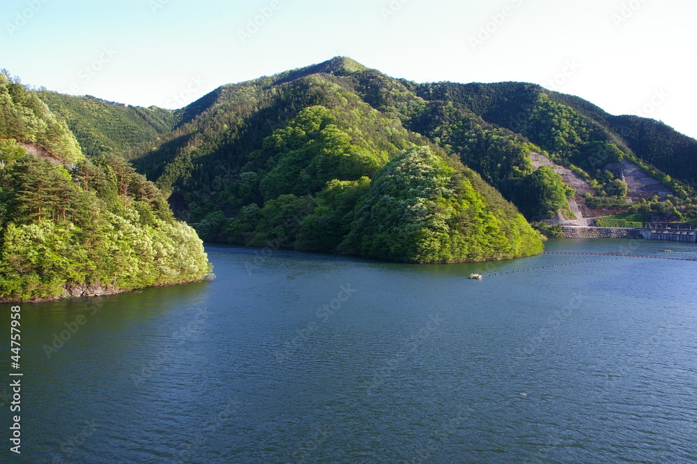 初夏の五十里湖