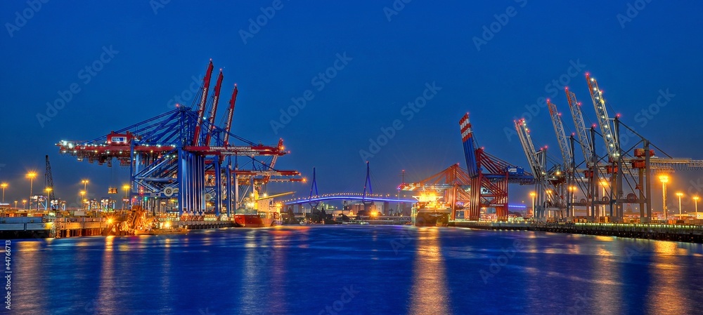 Fototapeta premium Hamburger Hafen in der Nacht