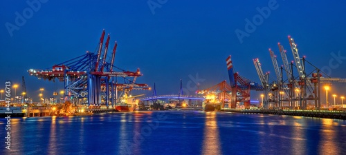 Hamburger Hafen in der Nacht