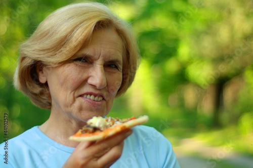 Woman doesn`t like pizza photo