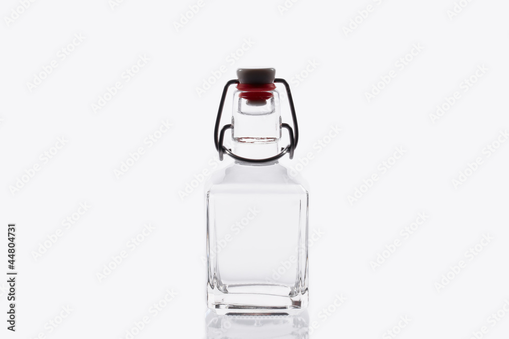 Flasche auf einem weißen Hintergrund Flasche auf einem weißen Hintergrund