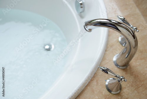 Valokuvatapetti luxury bath tub