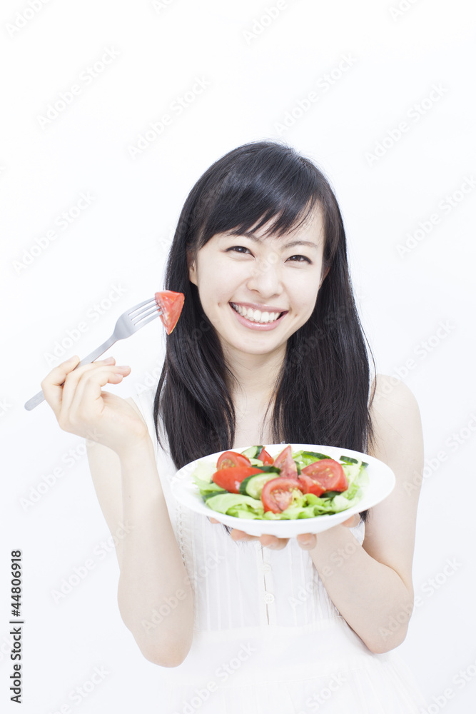 サラダを食べる女の子 サラダを食べる女の子