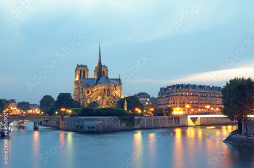 Notre Dame and River Seine at night.