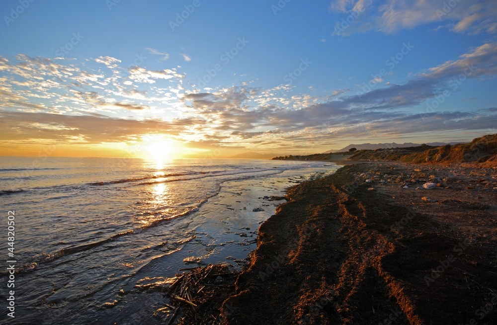 Obraz premium Shoreline at sunset, Puerto Cabopino © Arena Photo UK