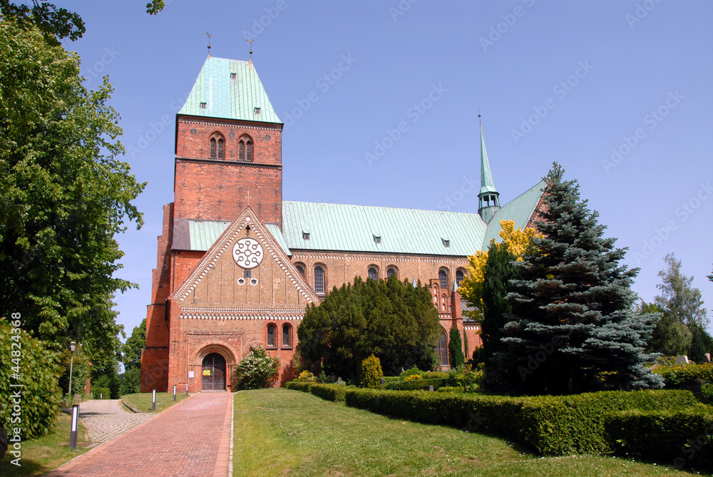 Fototapeta premium Ratzeburger Dom, Domhof, Schleswig-Holstein, Ratzeburg