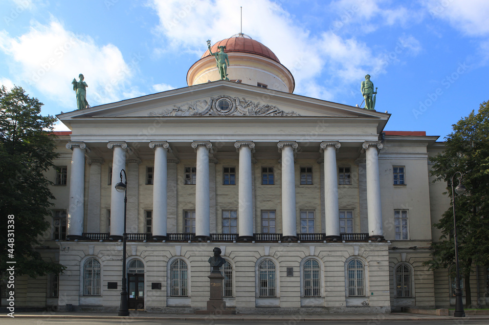 Obraz premium Санкт Петербург. Фрагмент здания института русской литературы