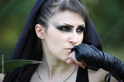 Φωτογραφία Donna guerriere con coltello