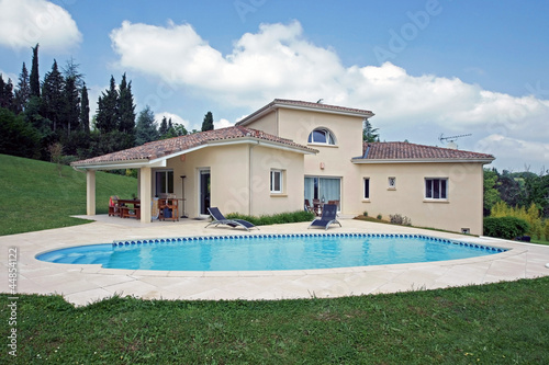 belle villa avec piscine    06 © chris32m