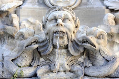 détail fontaine du panthéon © morane