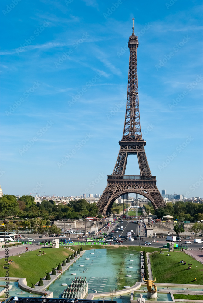 Fototapeta premium Widok z wieży Eiffla (Tour Eiffel) z Trocadero w Paryżu