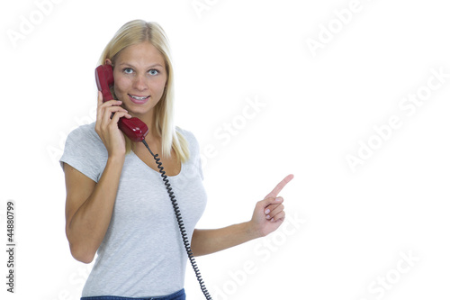 Hübsche blonde Telefonistin zeigt auf Freifläche photo