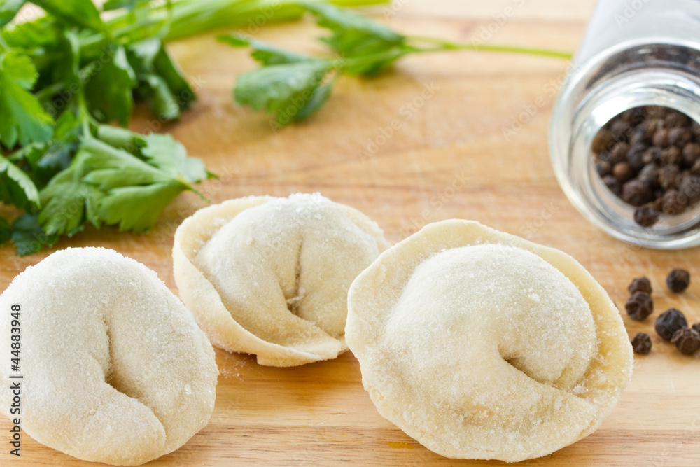 Fototapeta premium raw pelmeni