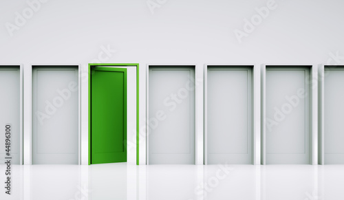 Foto offene grüne Tür