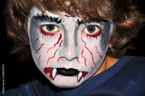 Halloween - Junge als Vampir photo