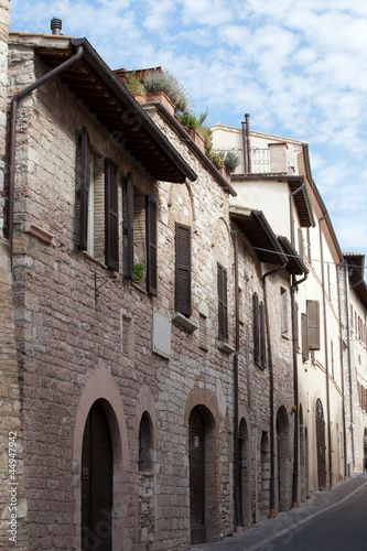 Fototapeta Naklejka Na Ścianę i Meble -  Medieval street in the Italian hill town of Assisi