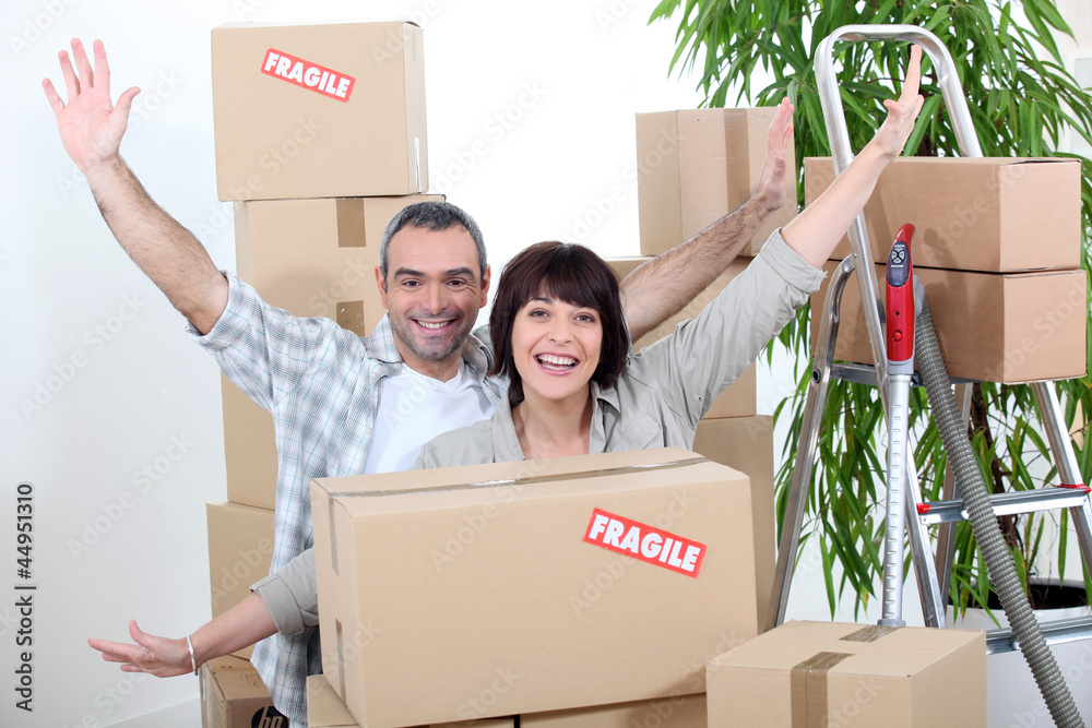 Excited couple on moving day - obrazy, fototapety, plakaty 