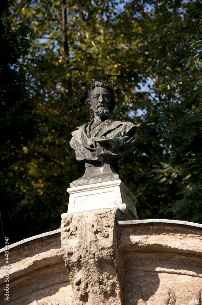 München Büste am Maximilianeum Brunnen