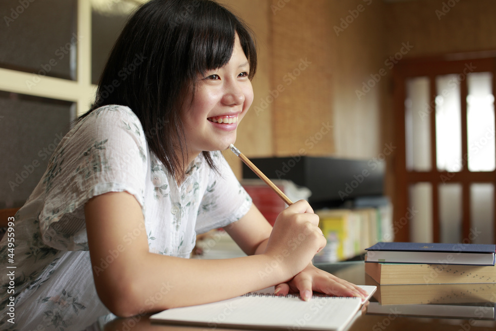 ノートをとる女の子 ノートをとる女の子